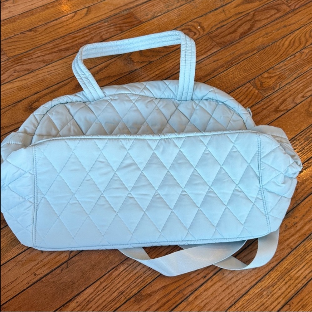🌸 Vera Bradley Ultralight Medium Traveler Bag. “Sea Salt Blue”. NWT - Picture 3 of 10